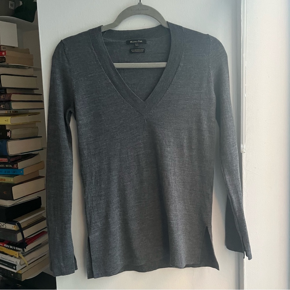 {Massimo Dutti} 🔷 V-neck sweater